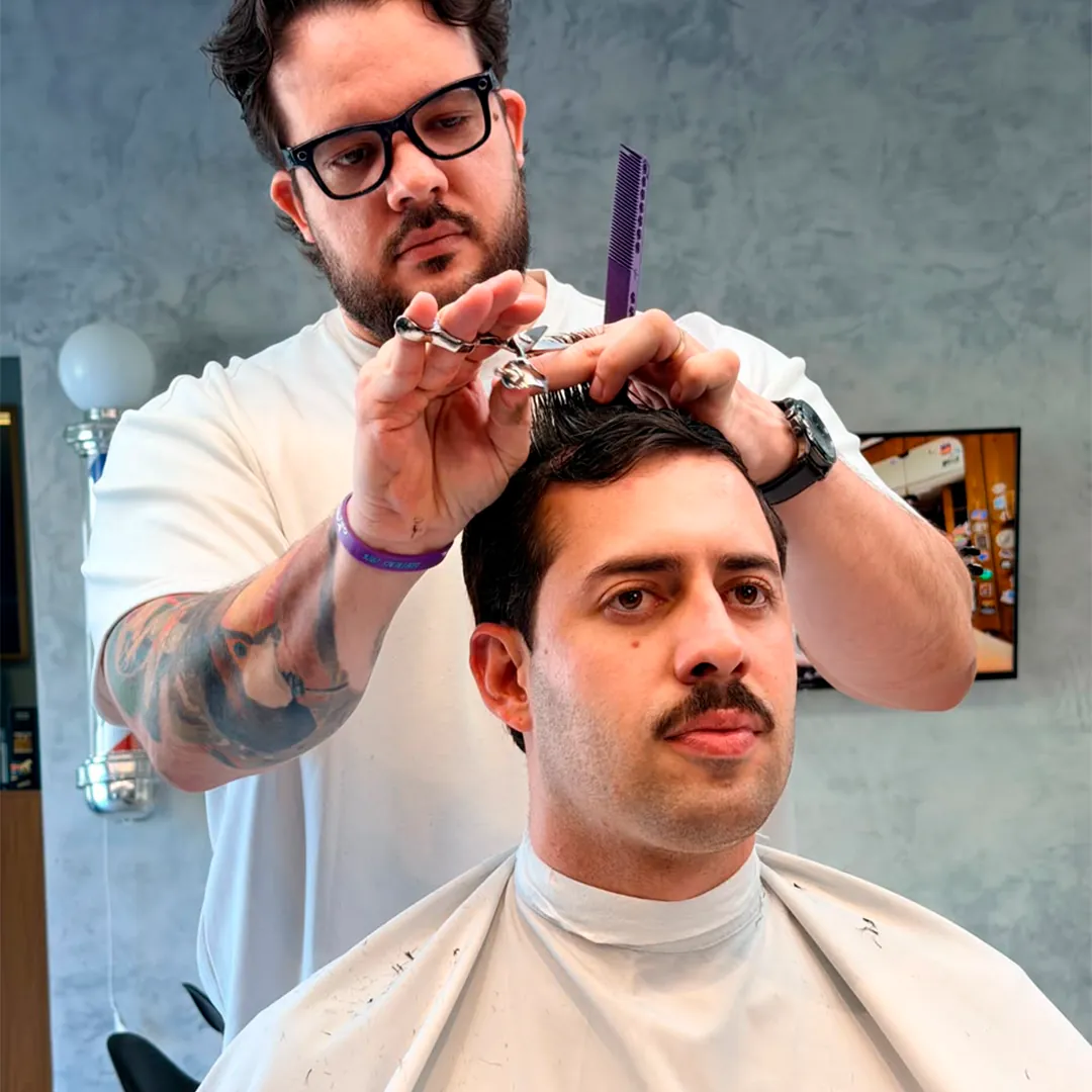 Corte na tesoura sobre pente com precisão